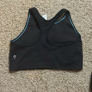 Girl size 14 lululemon